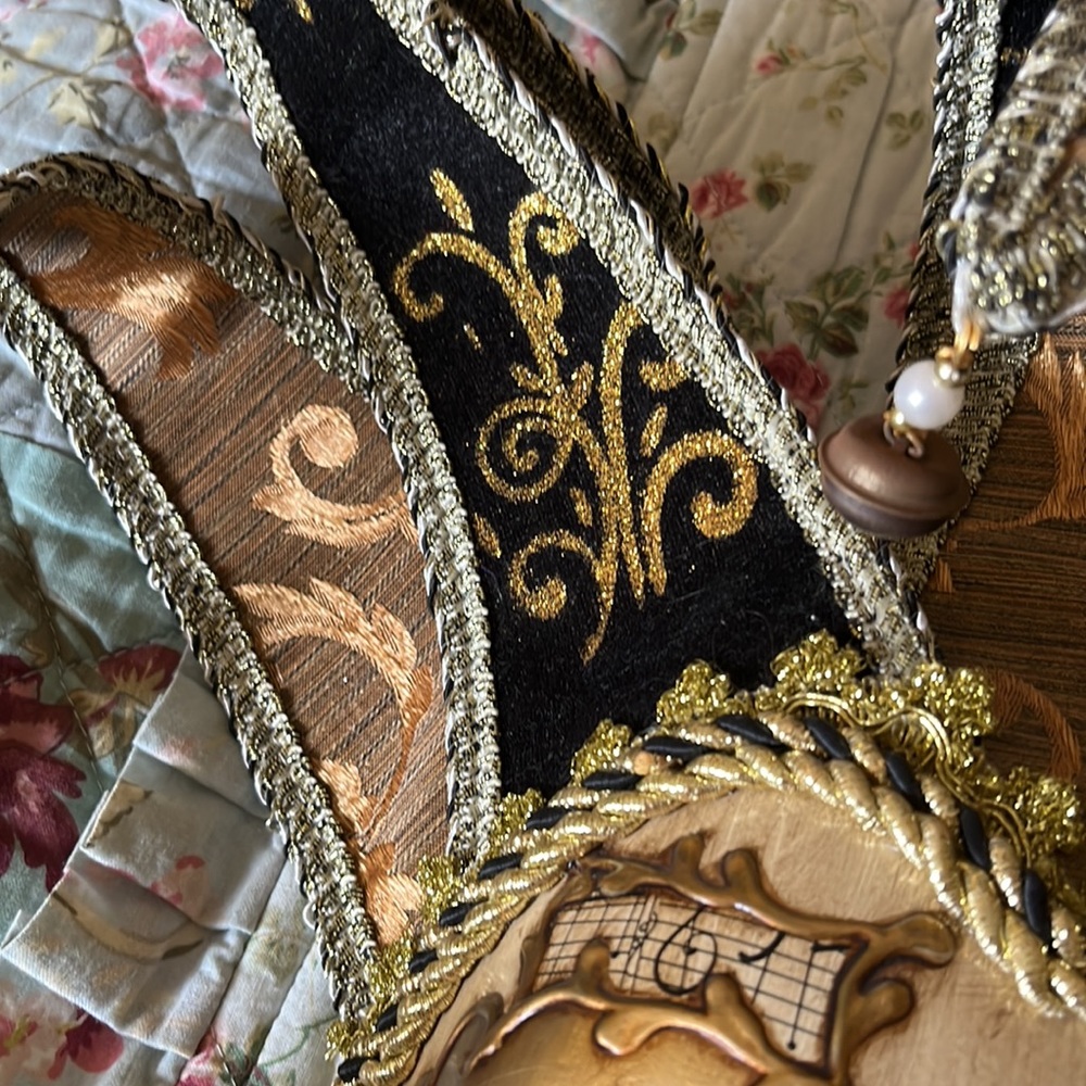 Masquerade vintage looking mask /wall art - Picture 10 of 10